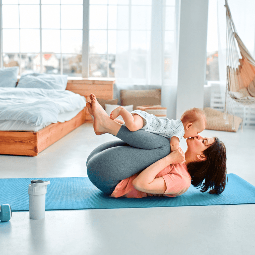 Faire du yoga avec bébé est un moyen de faire du sport quand on est parent