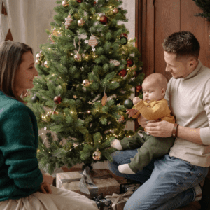 Préparer Noël avec un bébé pour être un véritable challenge pour les parents