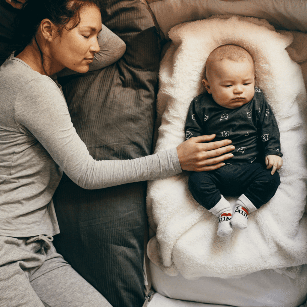 Lorsqu'on à un bébé, parfois nous voulons juste une chose : DORMIR. S'organiser avec bébé pour dormir c'est possible 