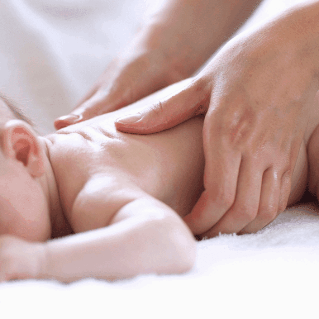 Je vous accompagne à travers des ateliers de massage parents bébé